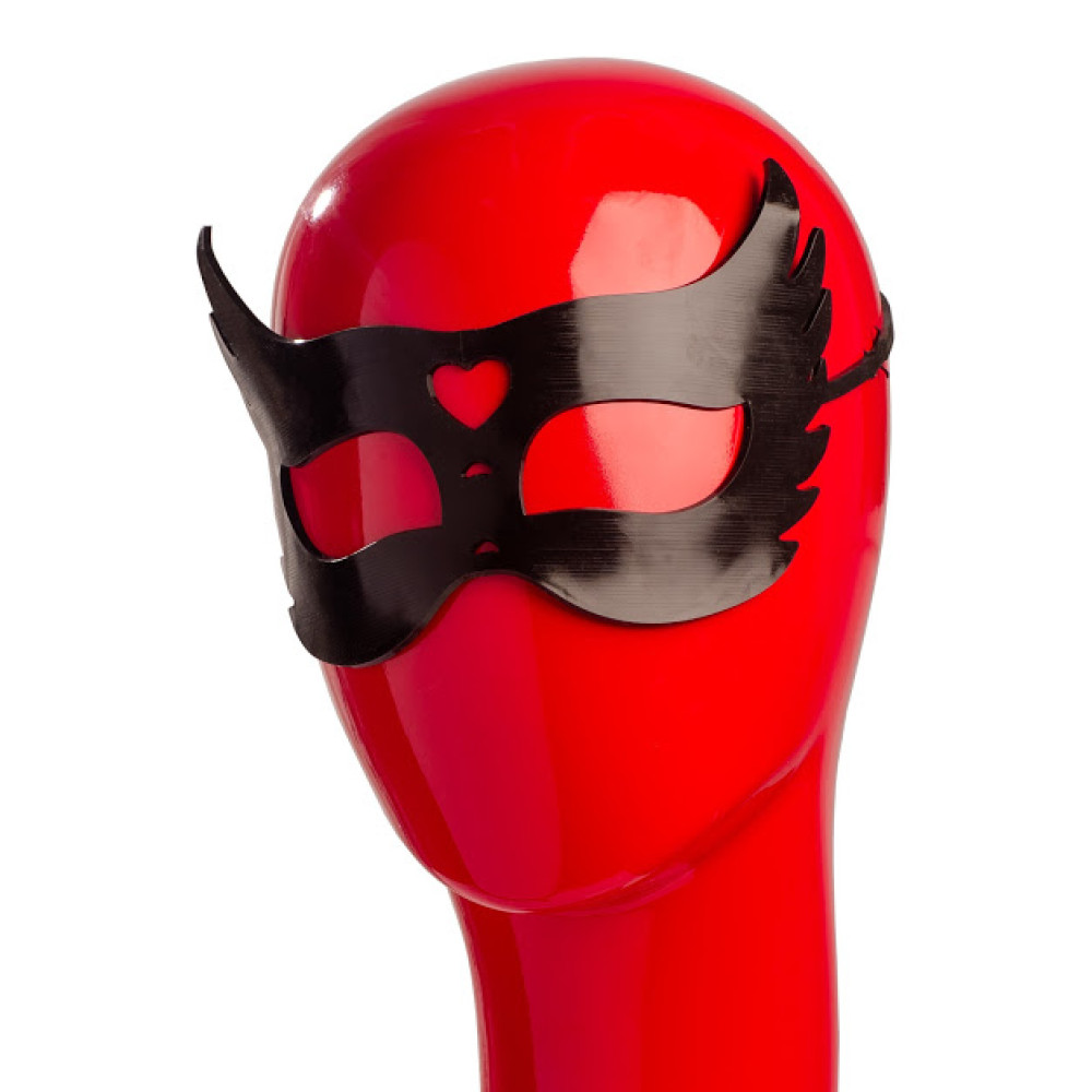 Маска карнавальна із серцем, на резинках, чорна (31907), zoom