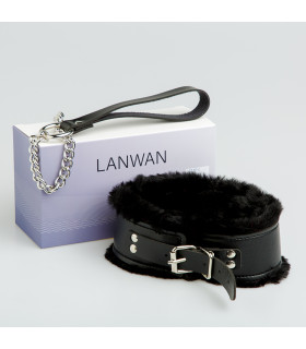 Нашийник з повідцем зі шкірозамінника з чорним штучним хутром, чорний - No Taboo