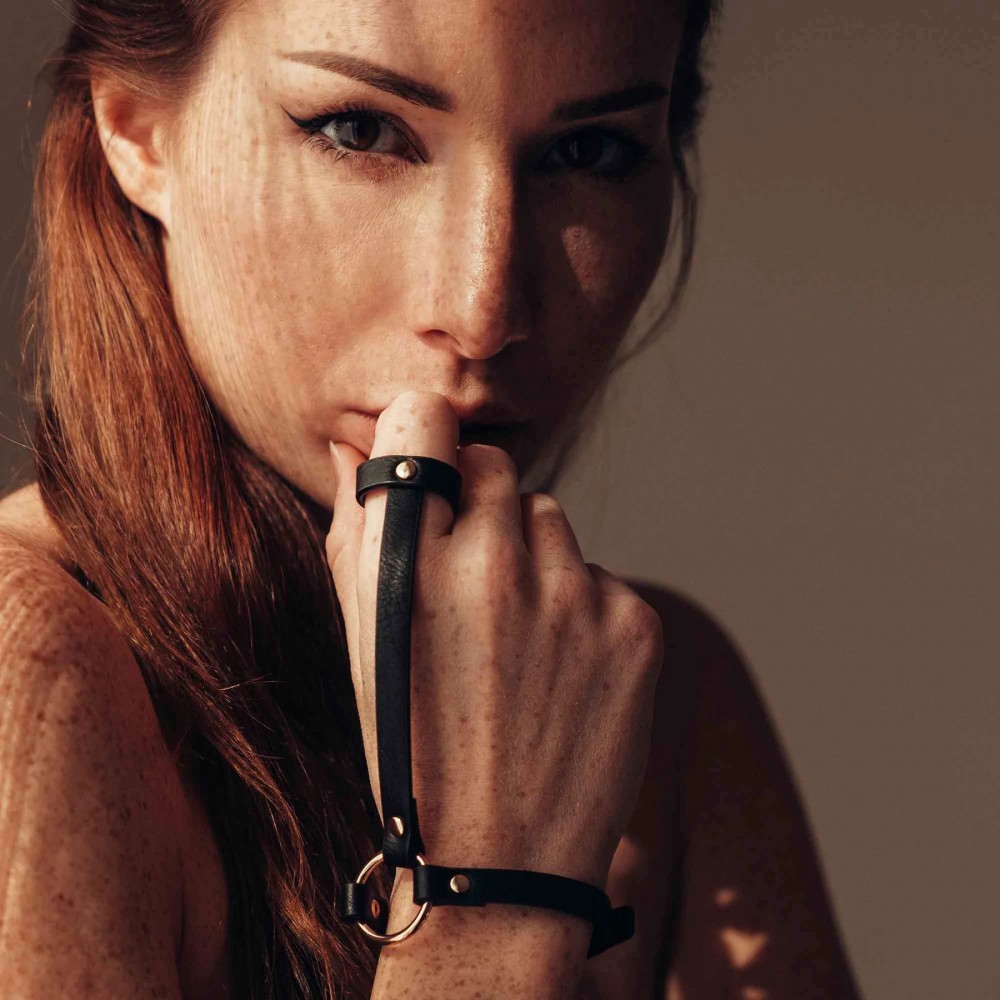 Браслеты на запястье и палец MAZE Bijoux Indiscrets черные, OS, 2 шт. (45182), zoom