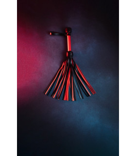 Флоггер с петлей на рукояти Candy Hero, 35 хвостов, из натуральной кожи, черно-красный, 55 см - No Taboo