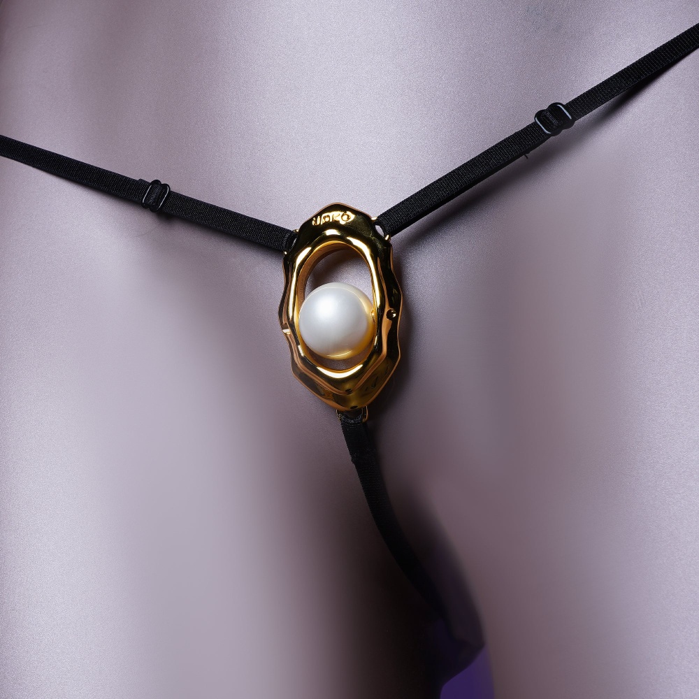 Стринги сексуальные с жемчужной бусиной Moist Eyes UPKO, черно-золотые (332048), zoom