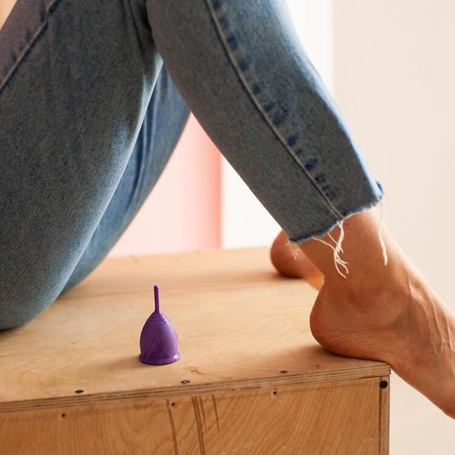 Как правильно вставлять менструальную чашу: удобство, безопасность, советы