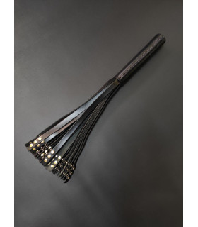 Плеть с металлическими заклепками, кожаная, Candy Hero, 20 хвостов, черная, 35 см - No Taboo