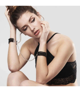 Браслеты-наручники Bijoux Indiscrets жемчужные, черные - No Taboo